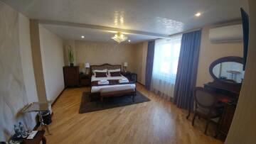 Фото номера Улучшенный люкс Отель Hotel Meridian г. Броды 14