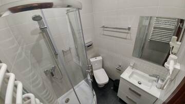 Фото номера Стандартный трехместный номер Отель Hotel Meridian г. Броды 4