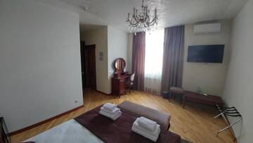Фото номера Стандартный двухместный люкс с 1 кроватью Отель Hotel Meridian г. Броды 6
